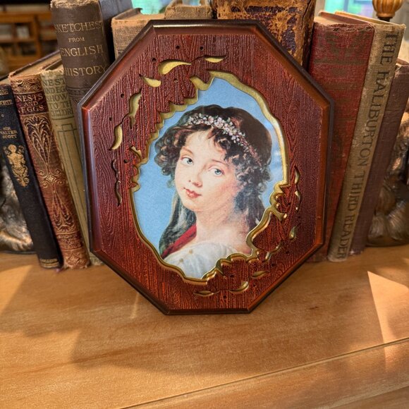 NIB Vintage frame with picture of pretty lady - Picture 8 of 13